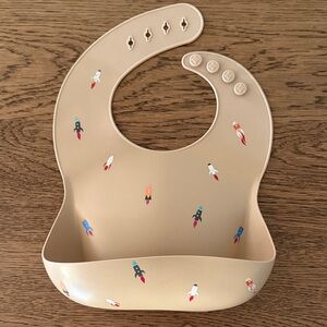 Mushie Silicone Rocket Print Baby Bib with Catch-All Pocket - Beige